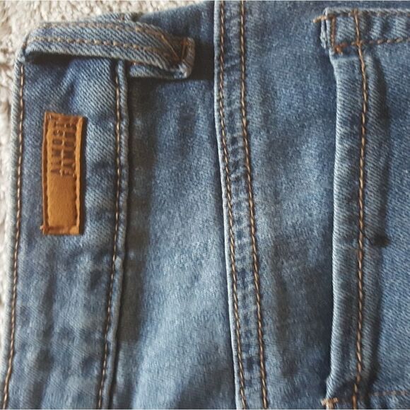 Almost Famous Hi Rise Distressed Skinny Jeans Sz 1 - Picture 6 of 8